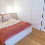 Sunny And Charming Apartment Heart Of Paris