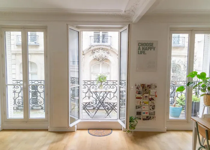 Sunny And Charming Apartment Heart Of Paris